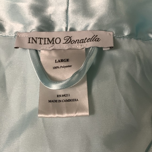 Teal women’s size large robe. “Bridesmaid” embroidered on the back. - Picture 4 of 4